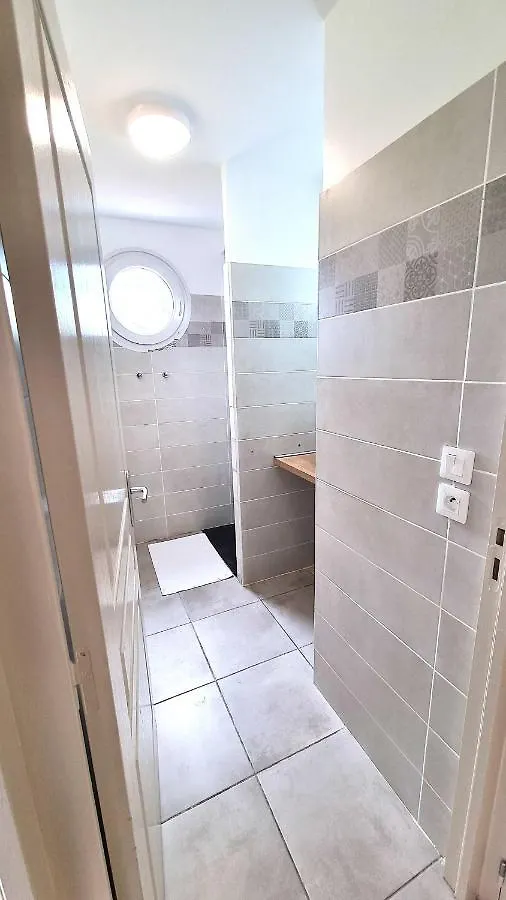 شقة Appartement 2 Chambres, Avec Jardin, Grande Terrasse, Barbecue, 8 Min Du Centre Ville فورت-دو-فرانس